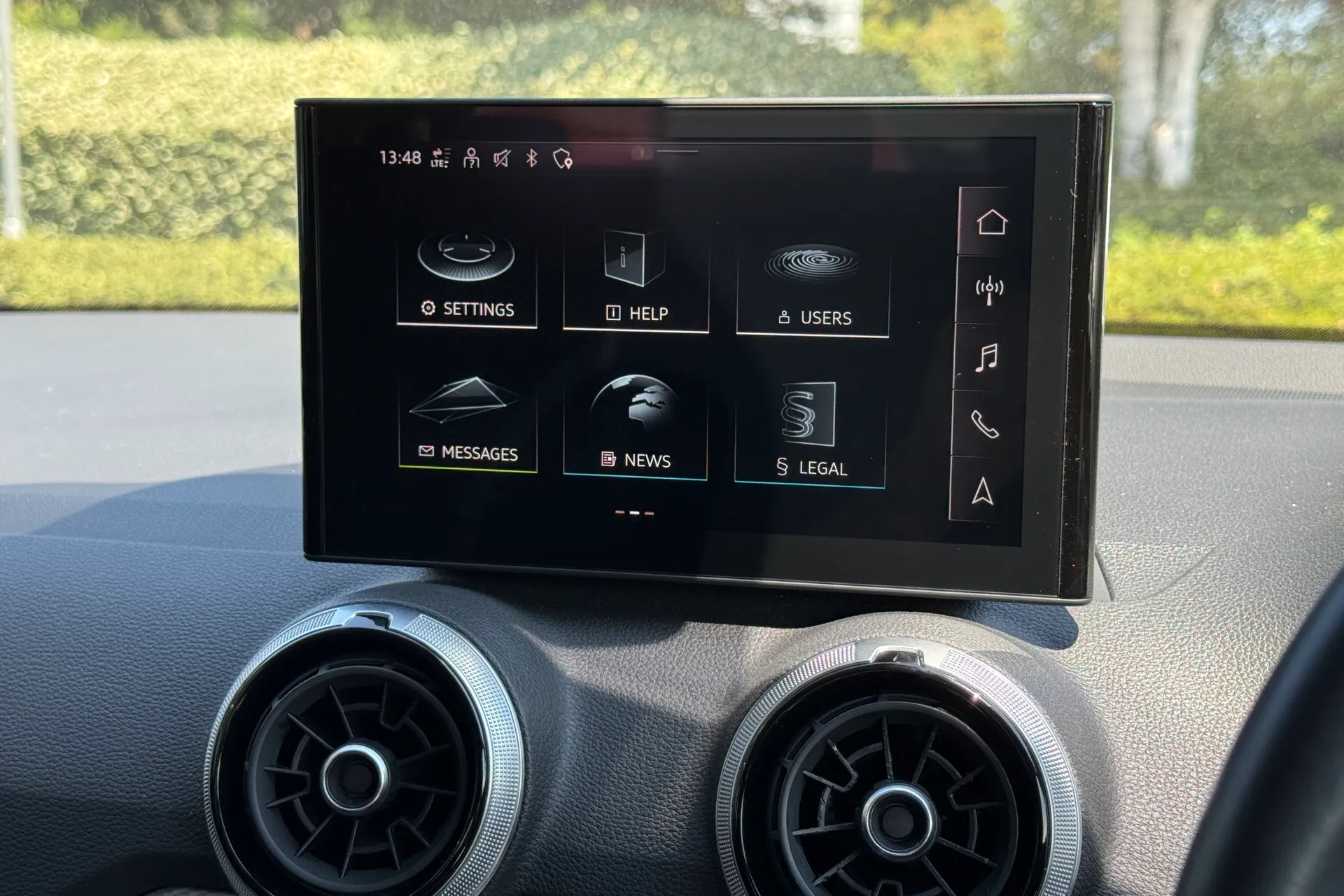 Audi Q2 thumbnail image number 19