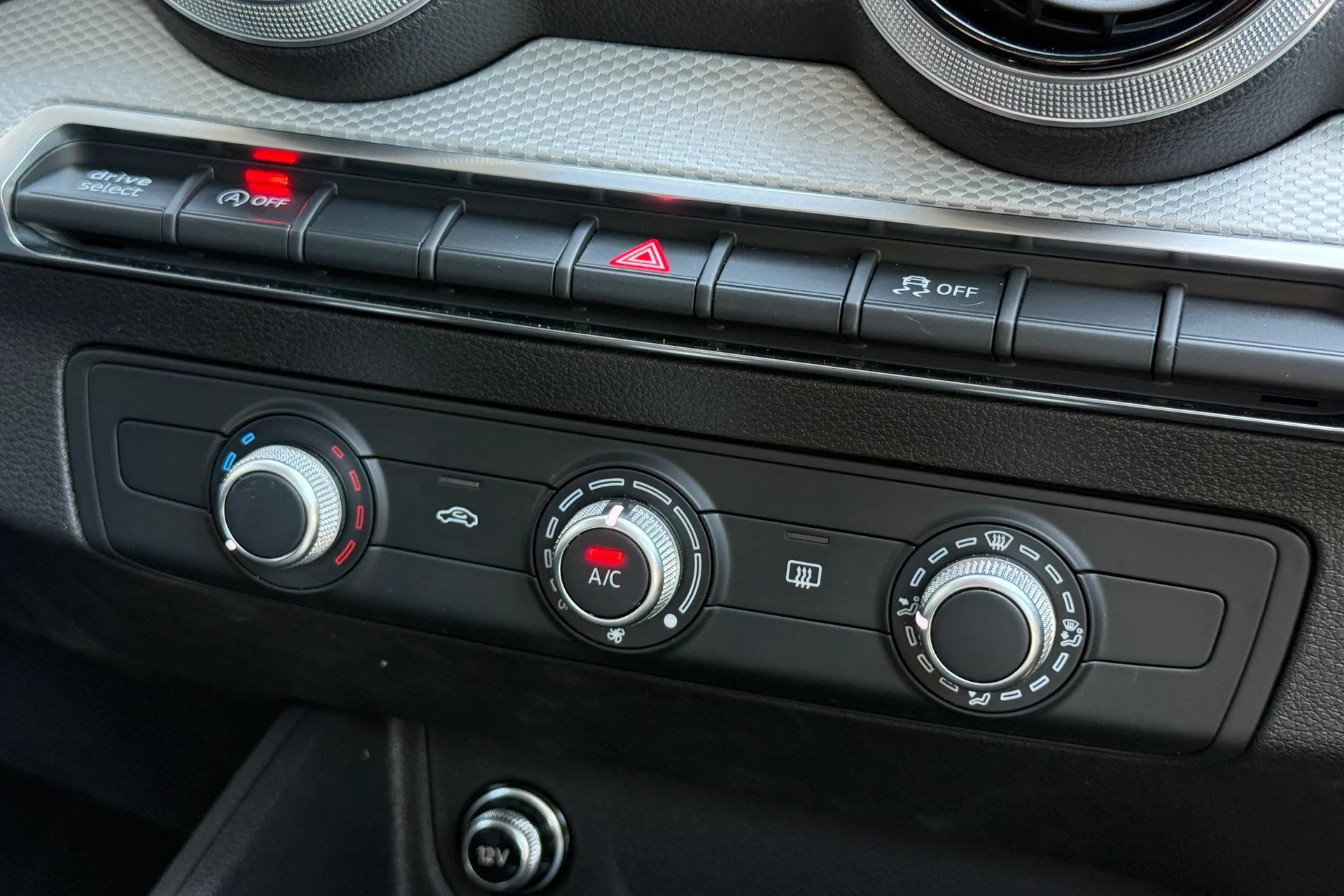 Audi Q2 thumbnail image number 27
