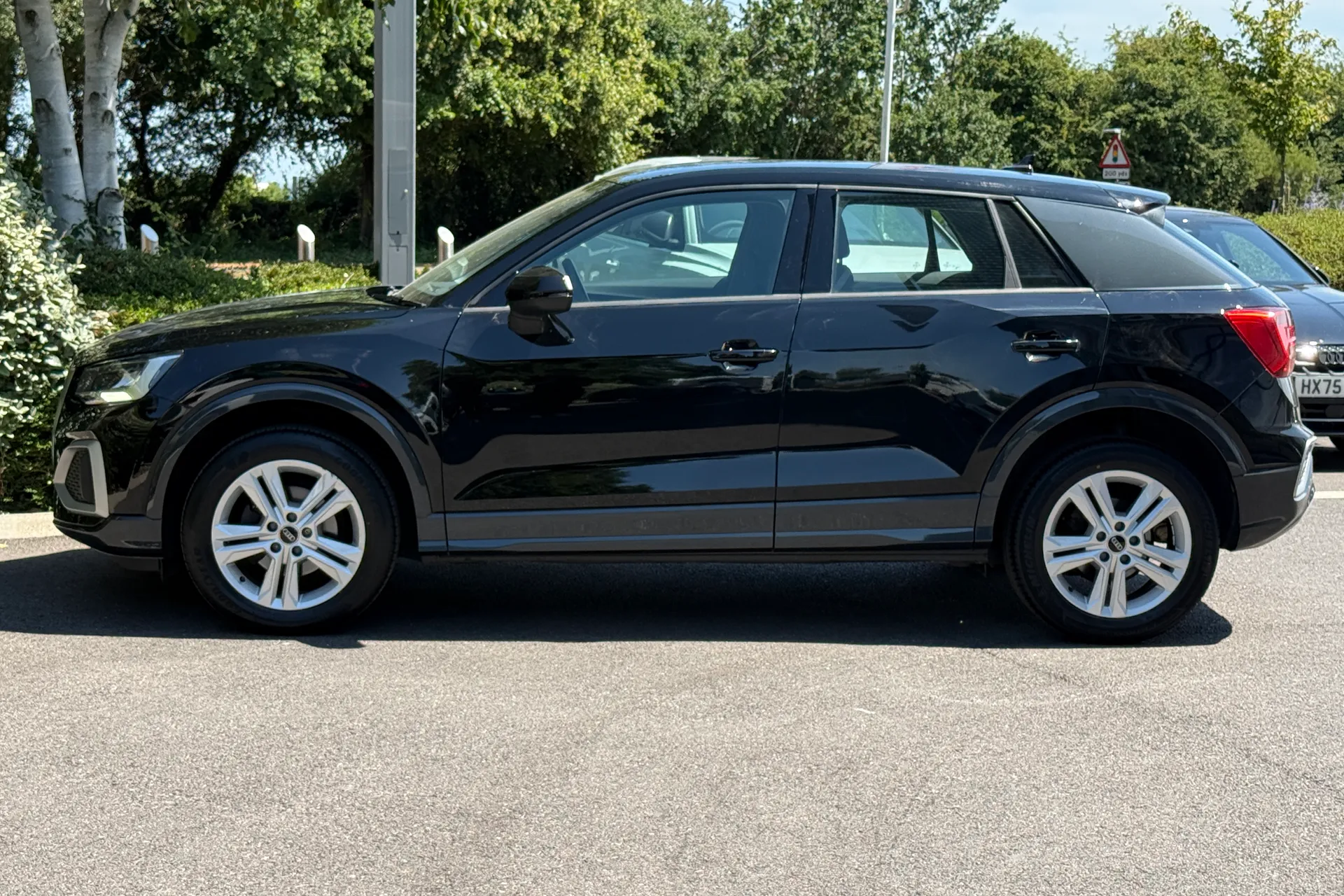 Audi Q2 thumbnail image number 21