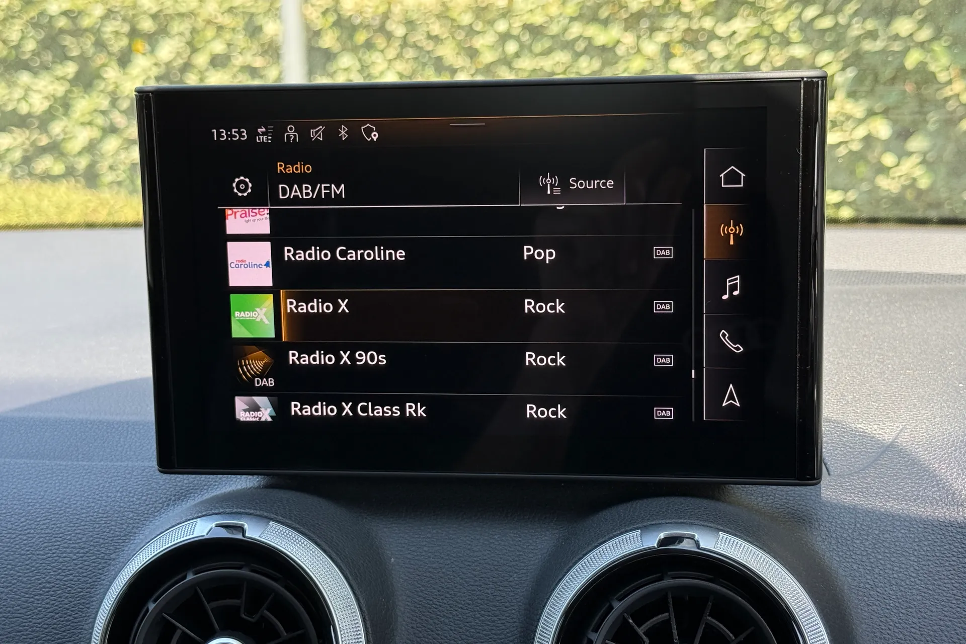 Audi Q2 thumbnail image number 24