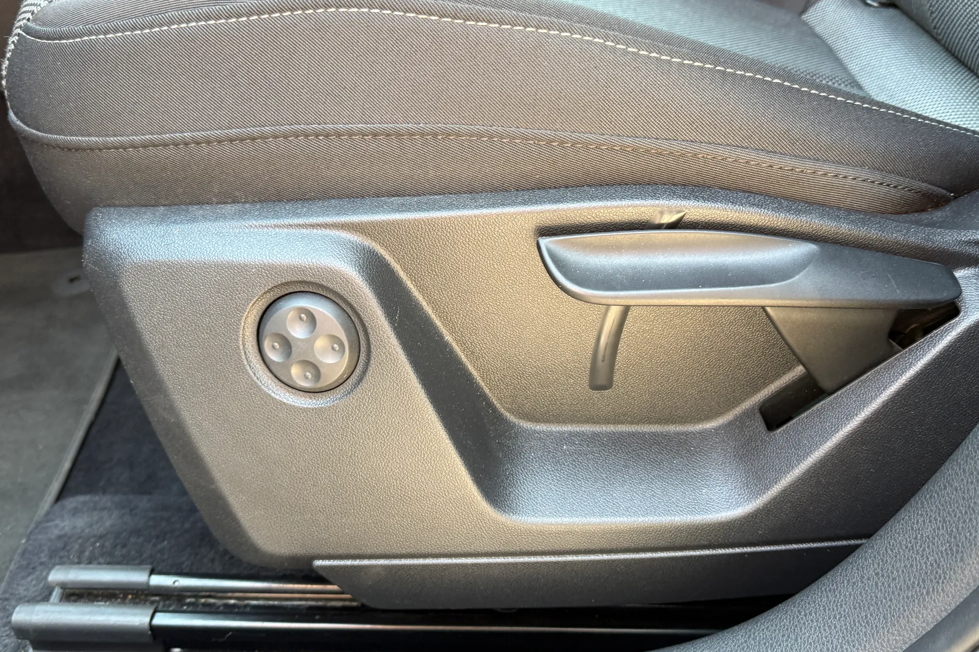 Audi Q2 thumbnail image number 30