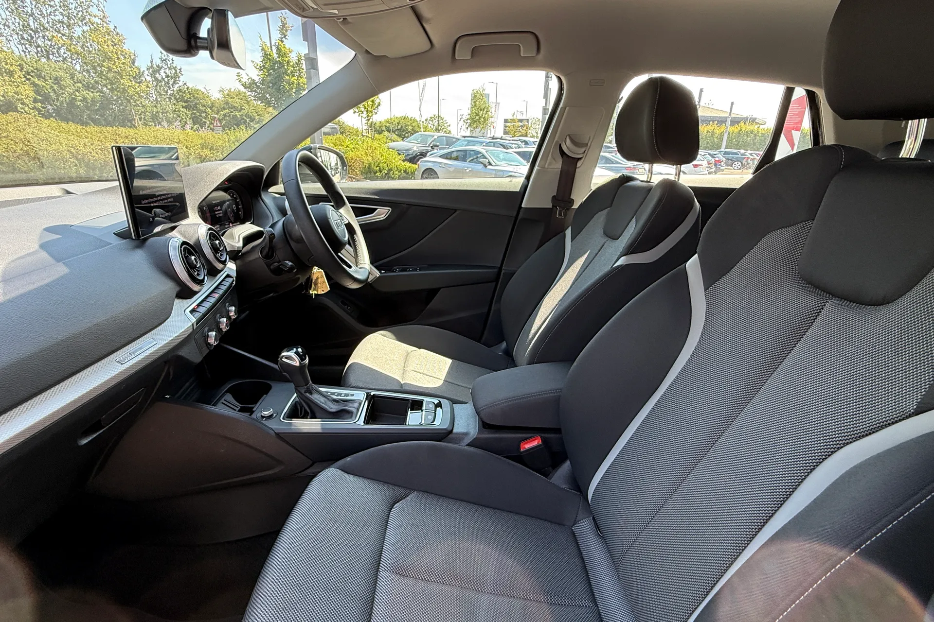 Audi Q2 thumbnail image number 23