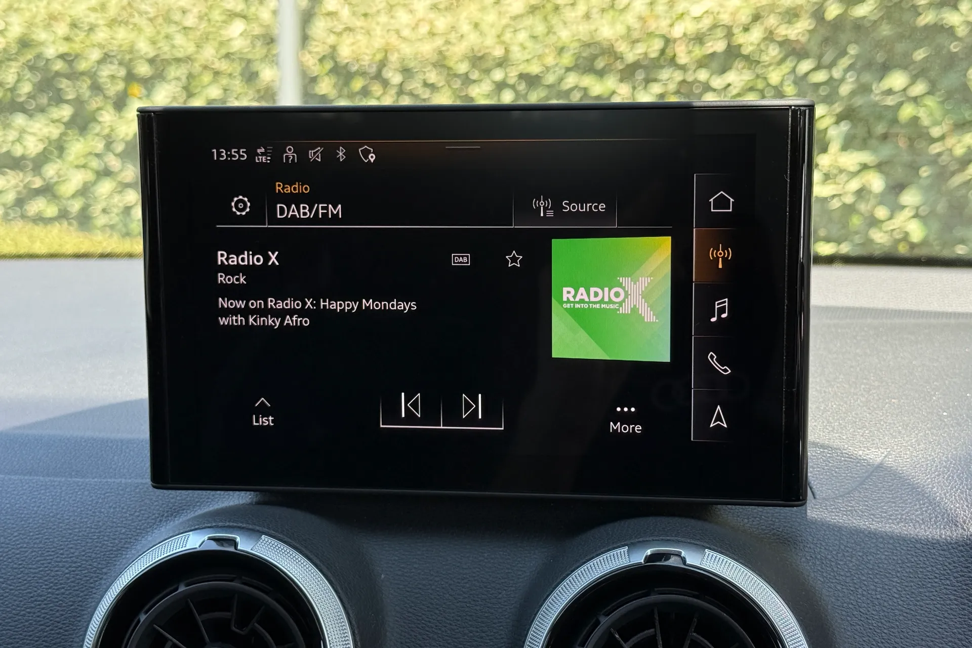 Audi Q2 thumbnail image number 12