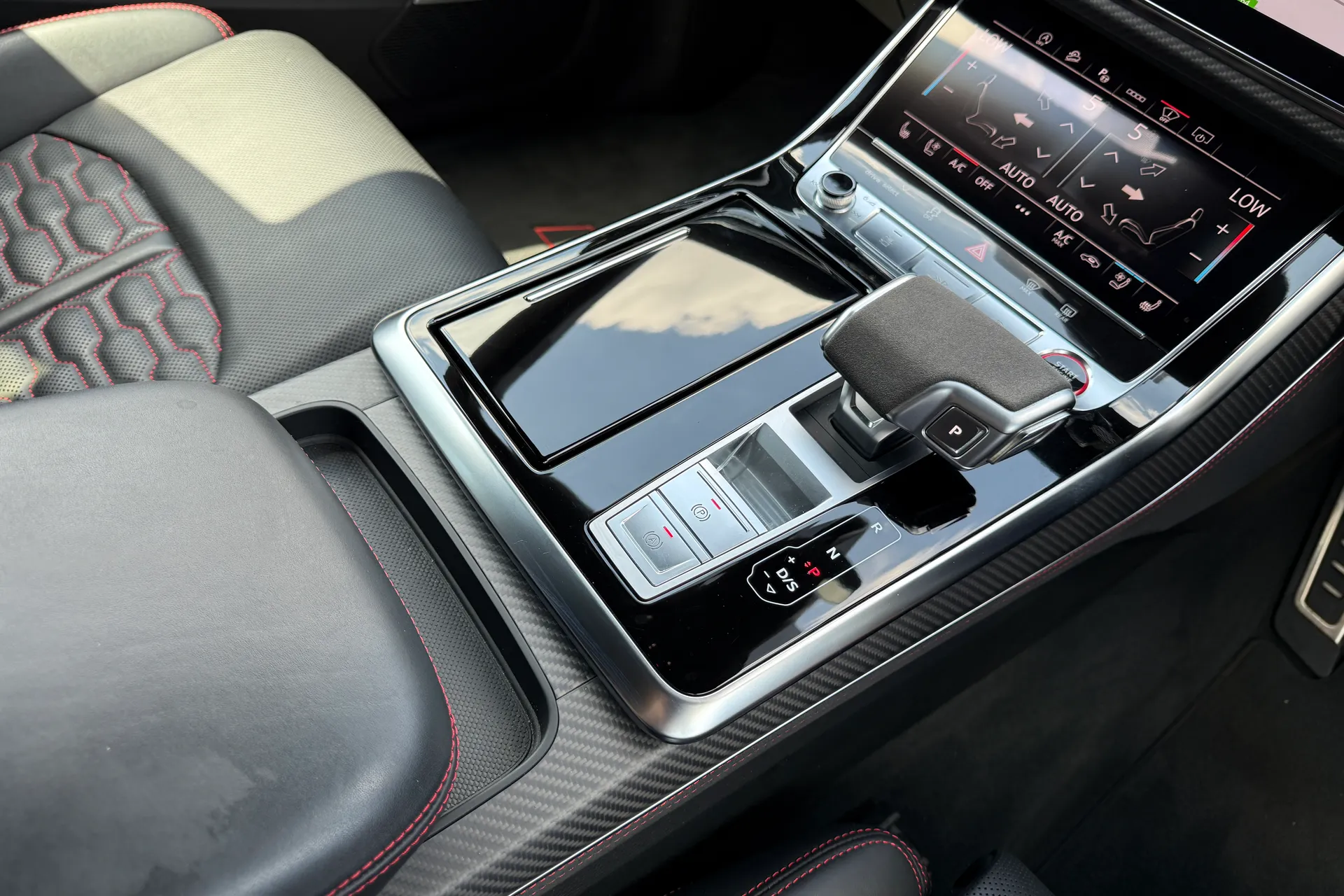 Audi RS Q8 thumbnail image number 51