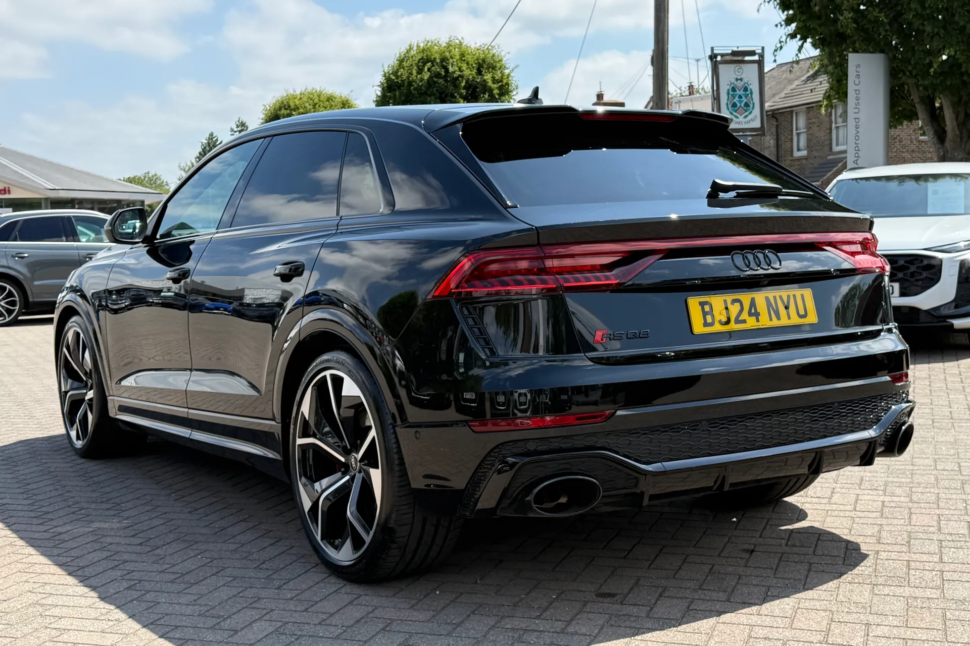 Audi RS Q8 thumbnail image number 45