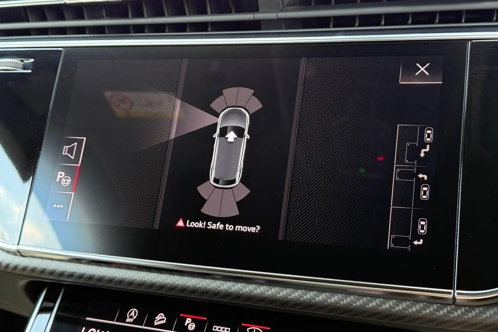 Audi RS Q8 thumbnail image number 12