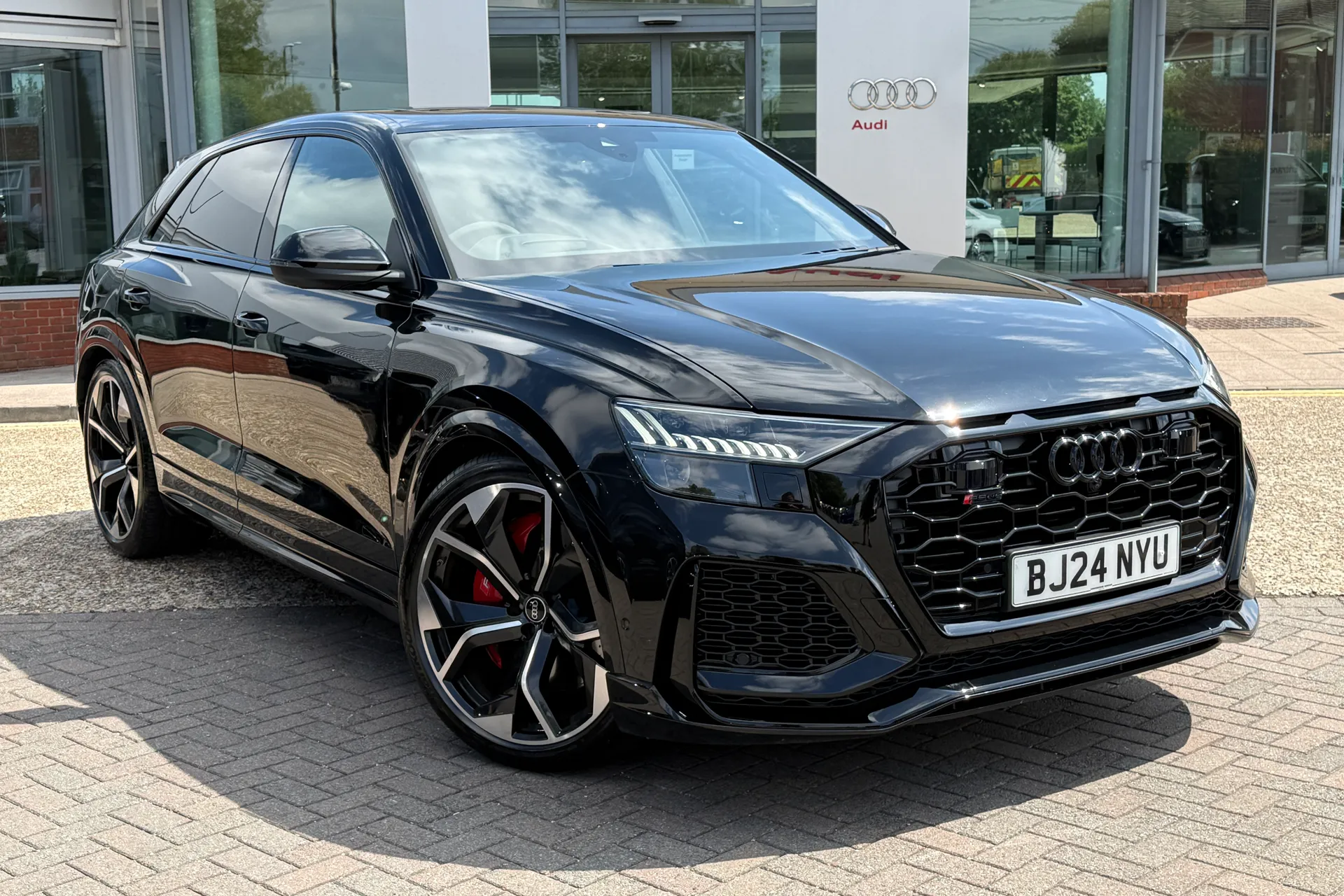 Audi RS Q8 thumbnail image number 32
