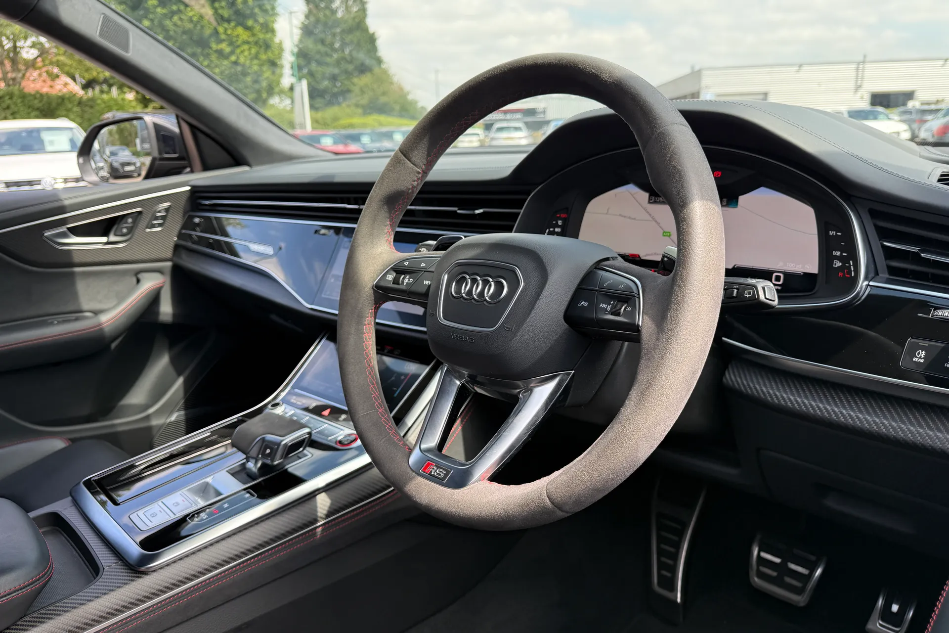 Audi RS Q8 thumbnail image number 36
