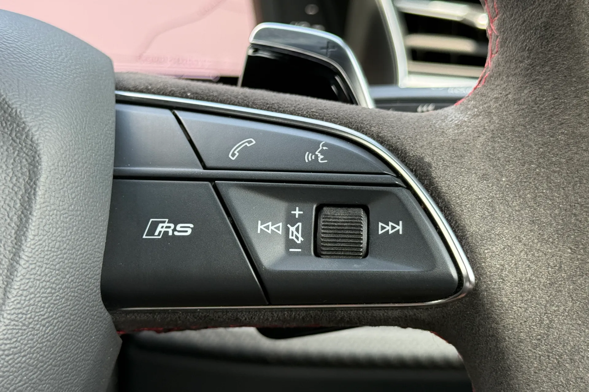 Audi RS Q8 thumbnail image number 30