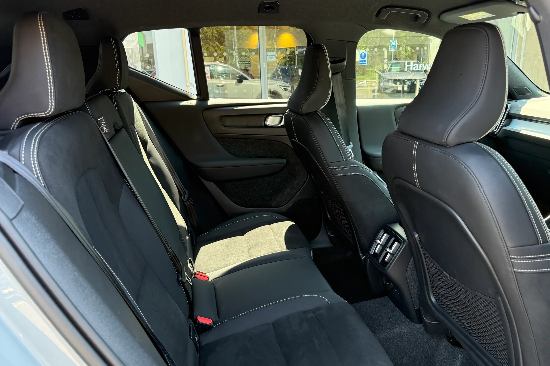 Volvo XC40 thumbnail image number 23