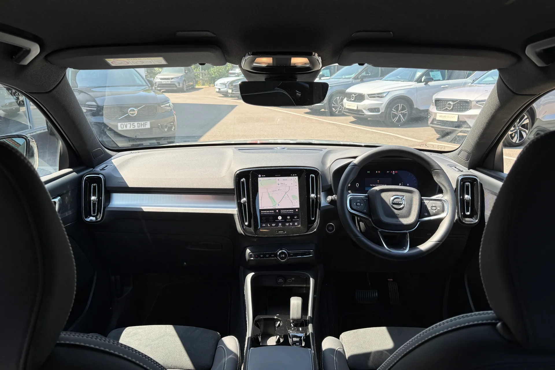 Volvo XC40 thumbnail image number 3