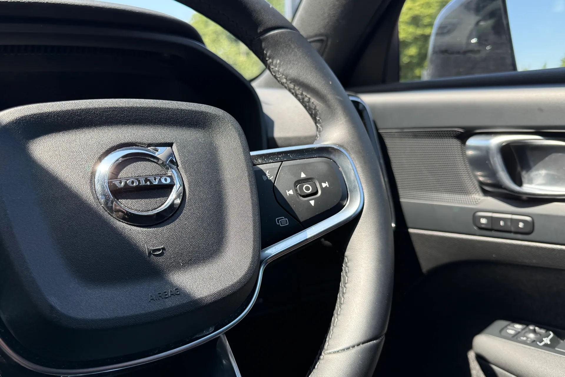 Volvo XC40 thumbnail image number 37