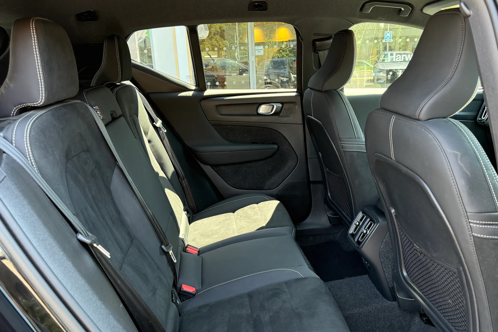 Volvo XC40 thumbnail image number 24