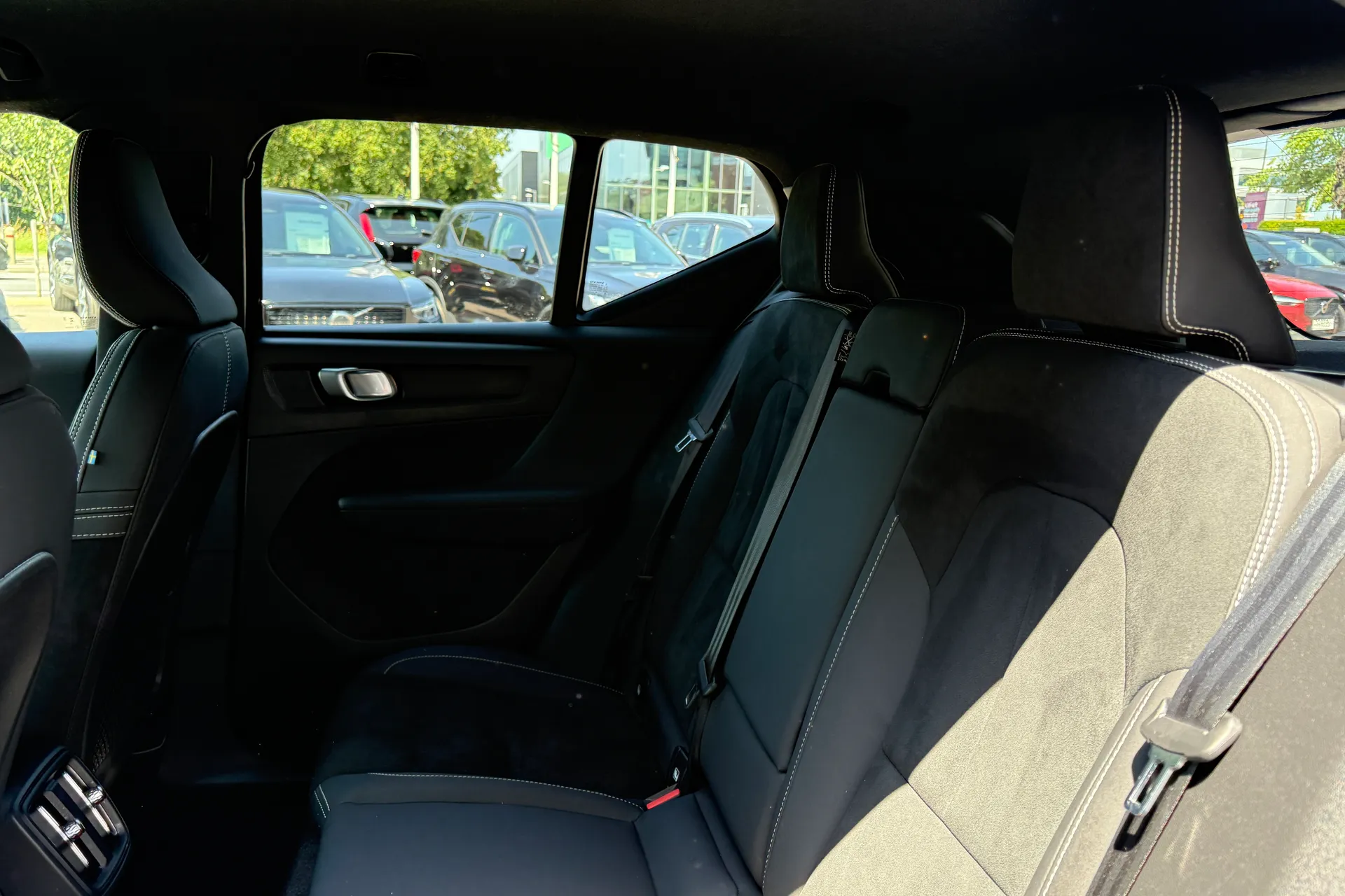 Volvo XC40 thumbnail image number 32