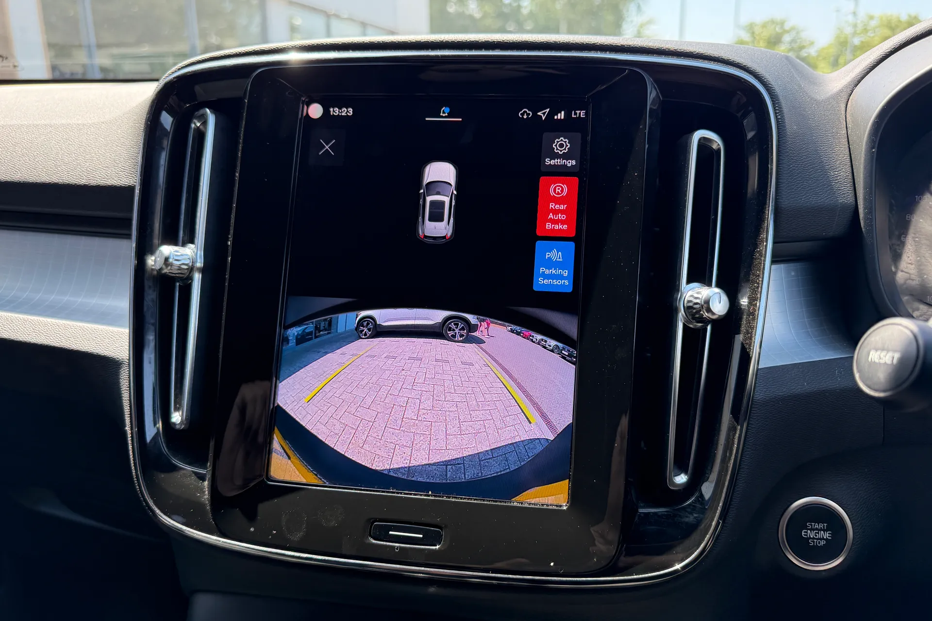 Volvo XC40 thumbnail image number 4