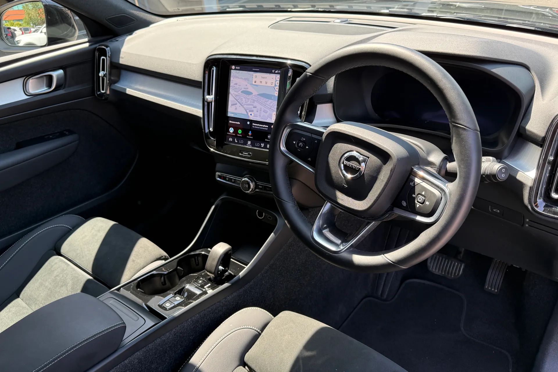 Volvo XC40 thumbnail image number 6
