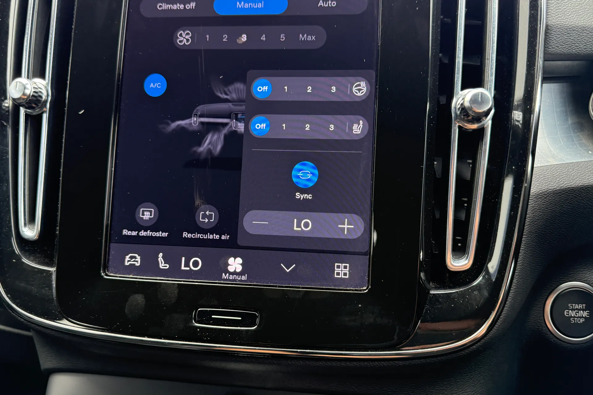 Volvo XC40 thumbnail image number 38