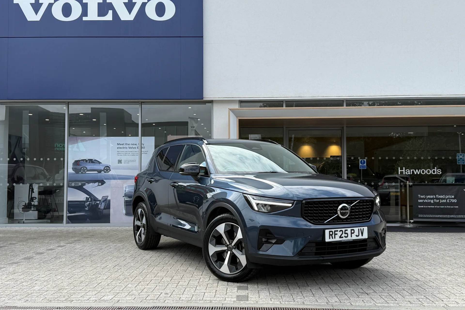 Volvo XC40 focused image