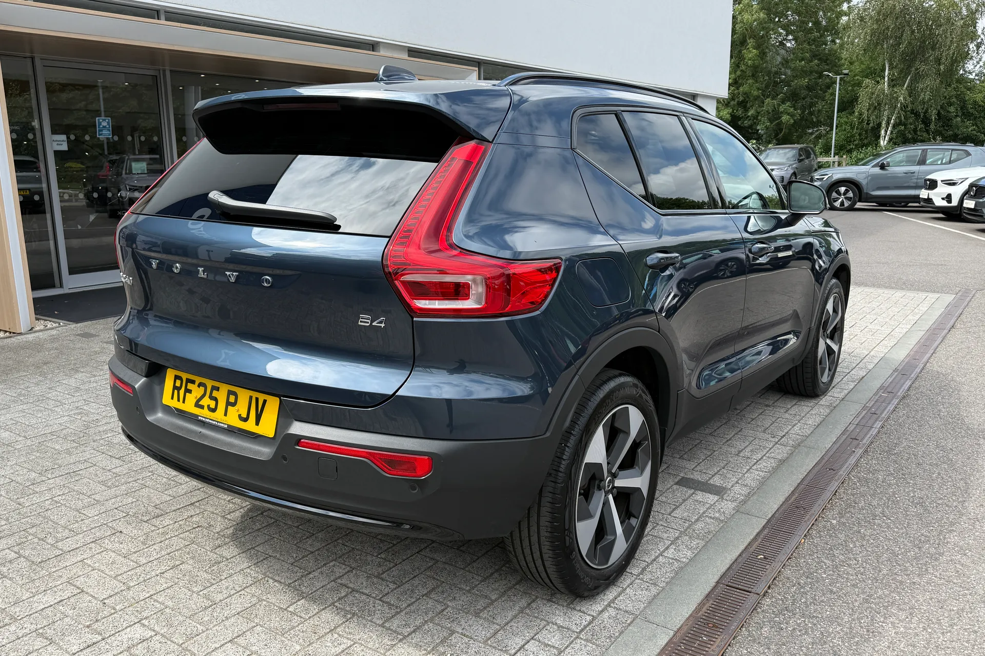Volvo XC40 thumbnail image number 4