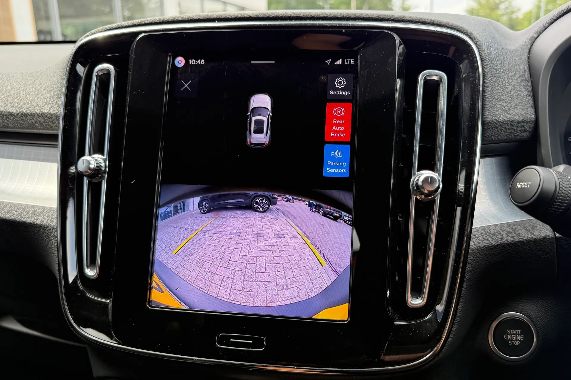 Volvo XC40 thumbnail image number 36