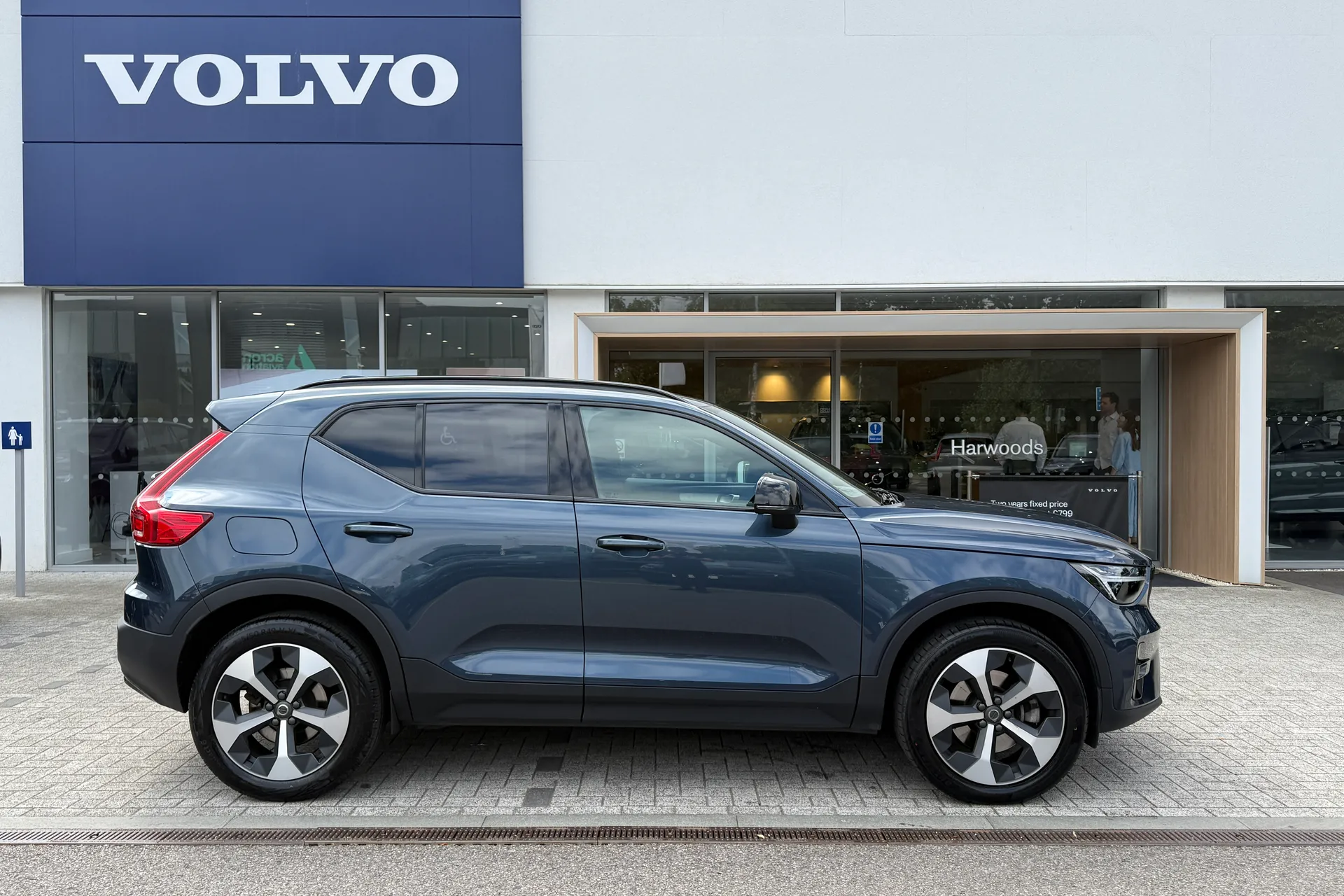 Volvo XC40 thumbnail image number 3