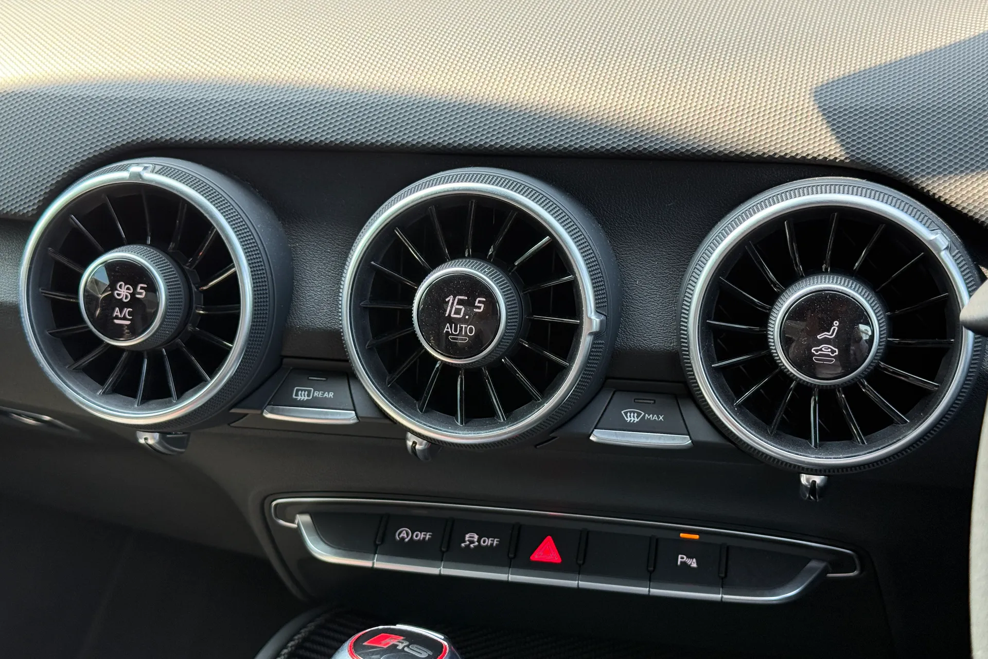 Audi TT thumbnail image number 14