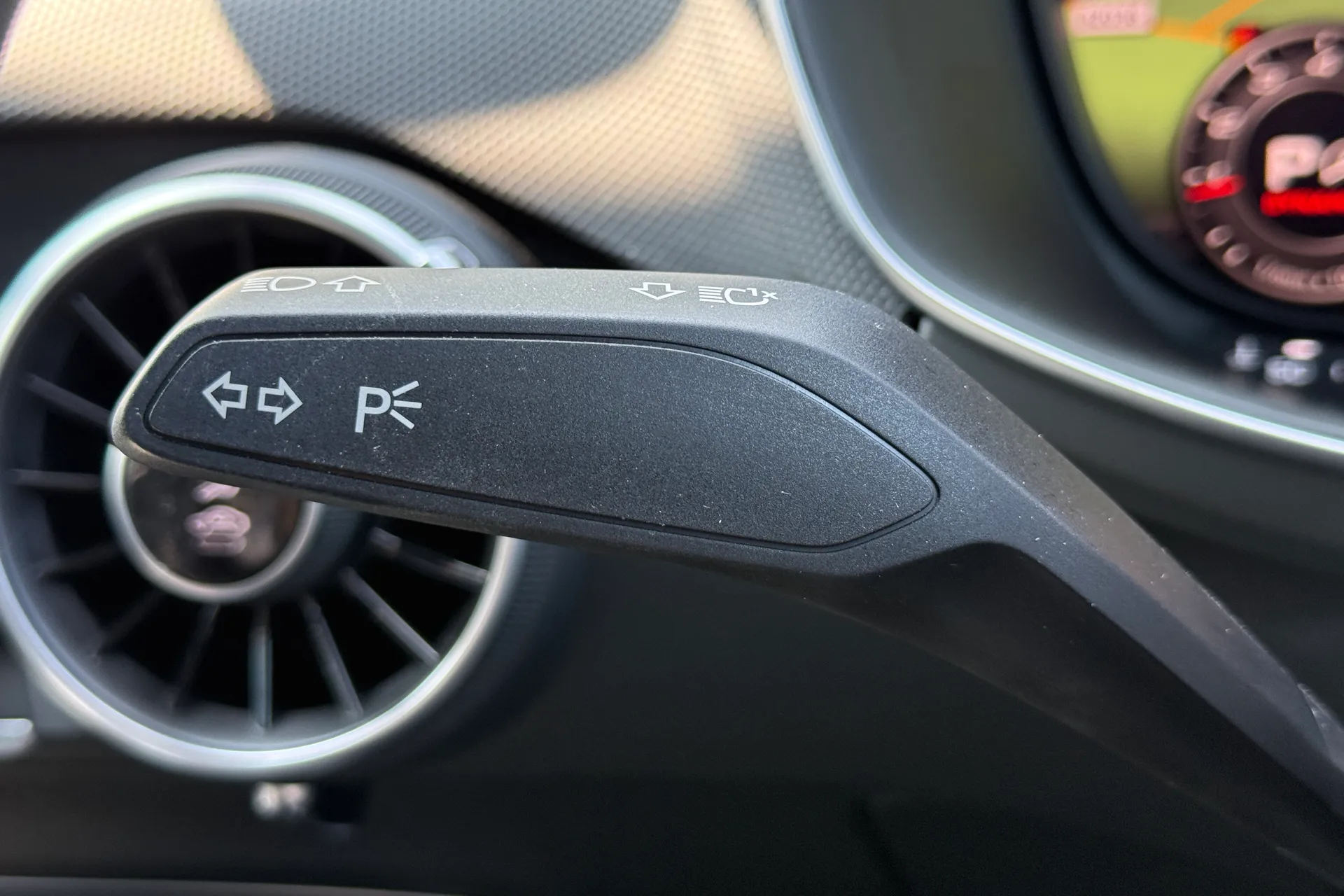 Audi TT thumbnail image number 18