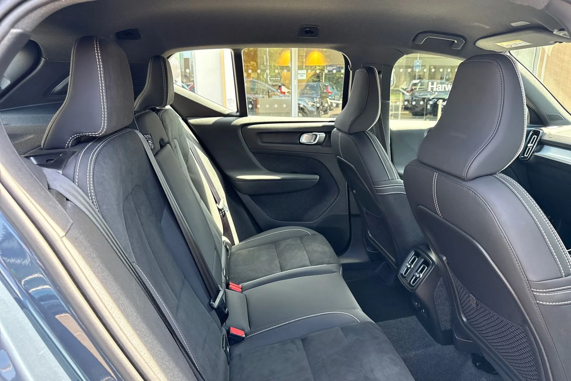 Volvo XC40 thumbnail image number 23