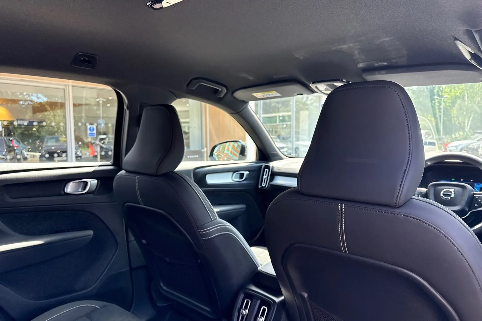 Volvo XC40 thumbnail image number 24