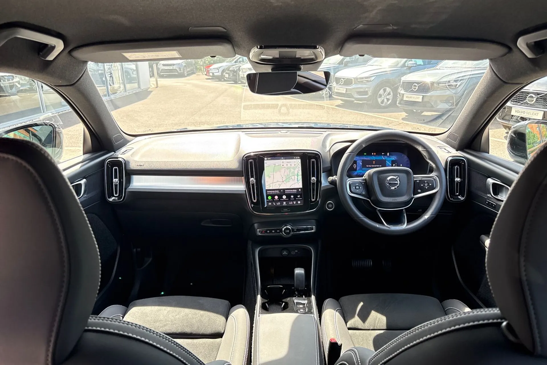 Volvo XC40 thumbnail image number 3