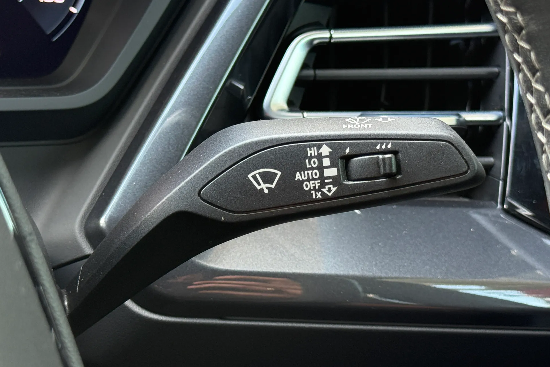 Audi Q4 thumbnail image number 12