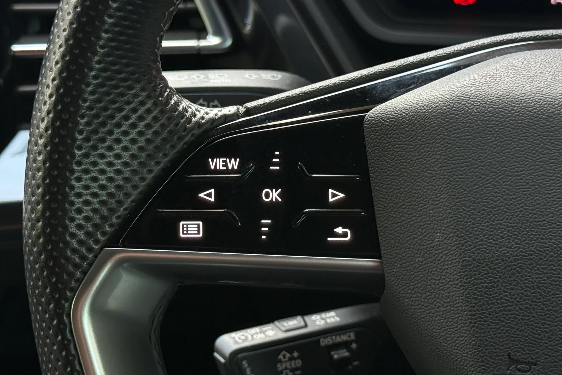 Audi Q4 thumbnail image number 11