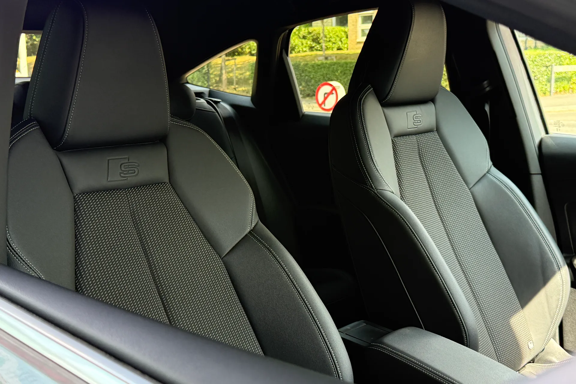 Audi Q4 thumbnail image number 32