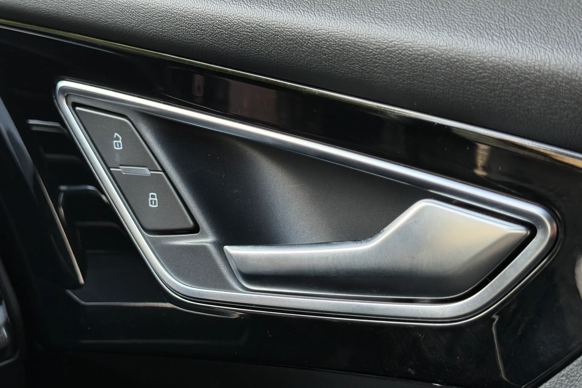 Audi Q4 thumbnail image number 29