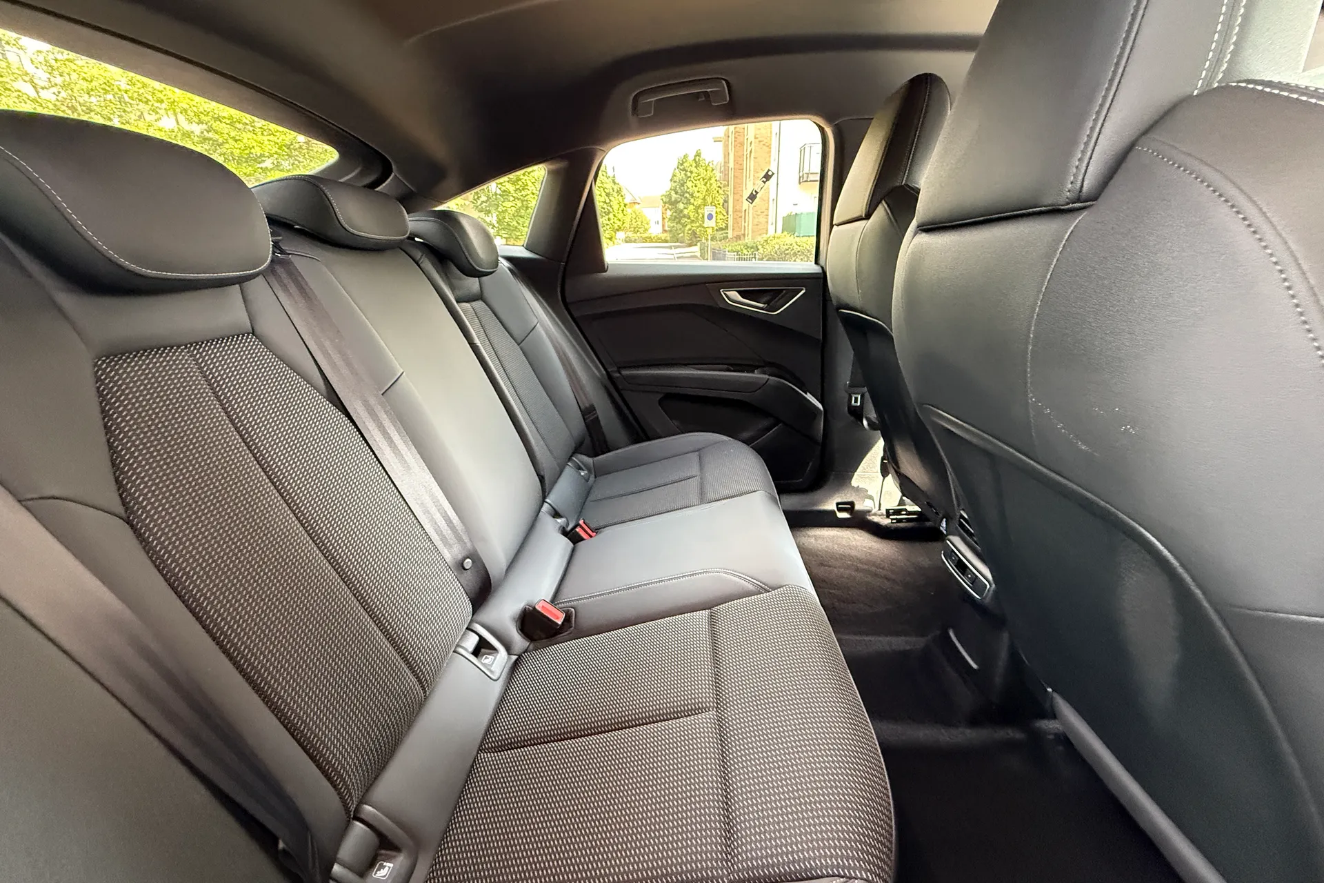 Audi Q4 thumbnail image number 35