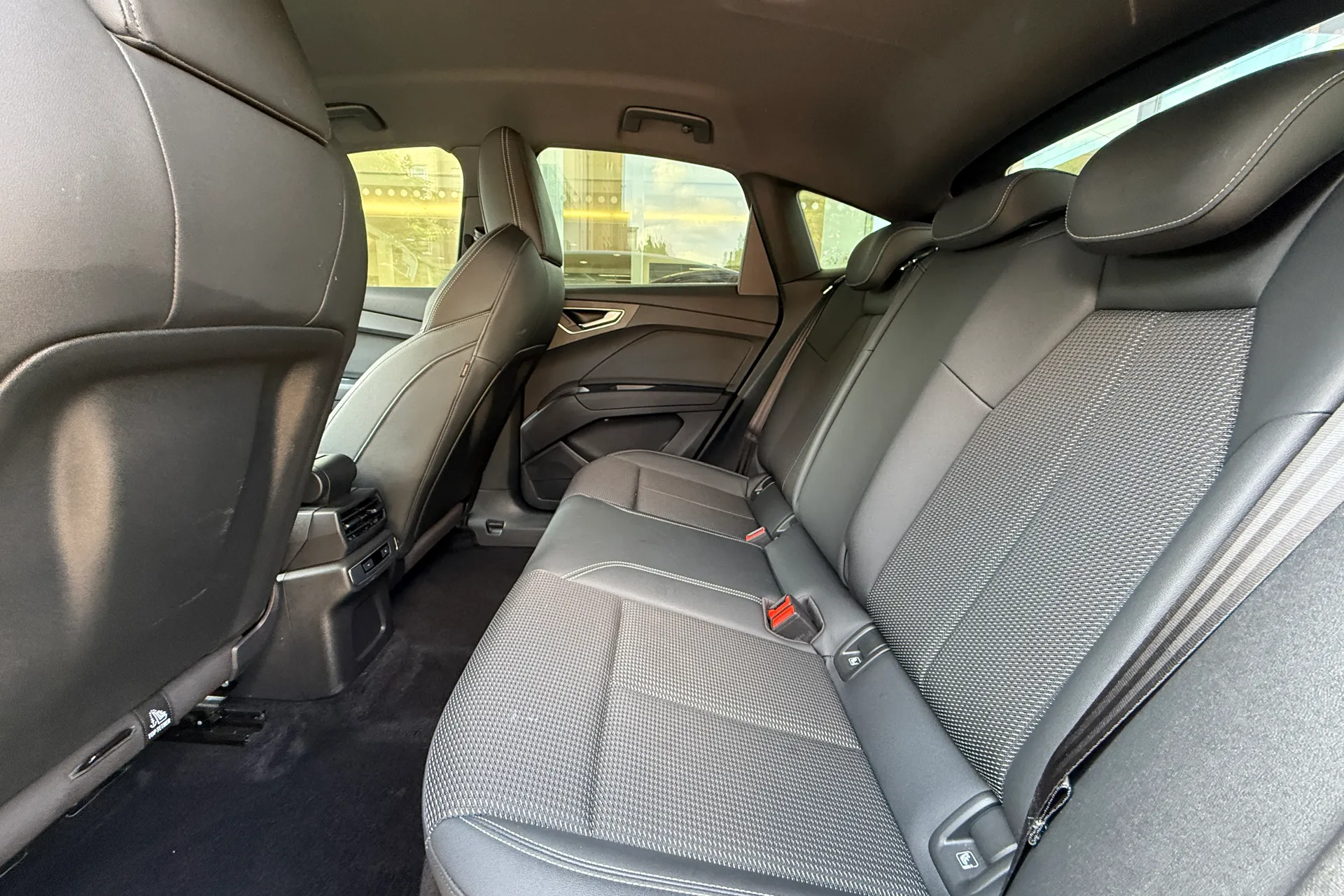 Audi Q4 thumbnail image number 48