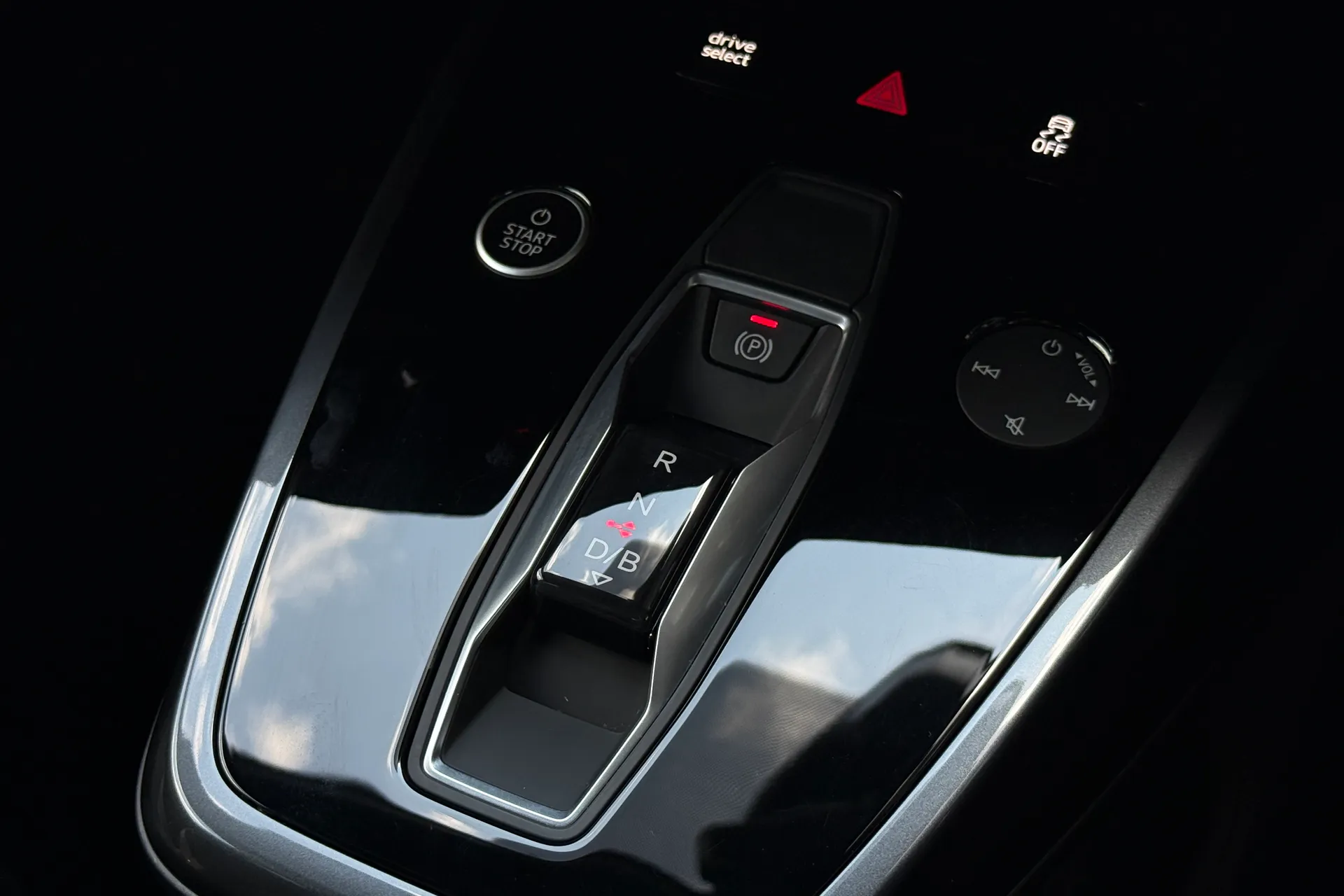 Audi Q4 thumbnail image number 19