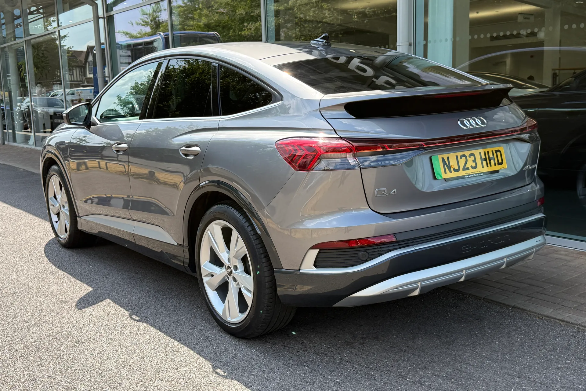Audi Q4 thumbnail image number 3