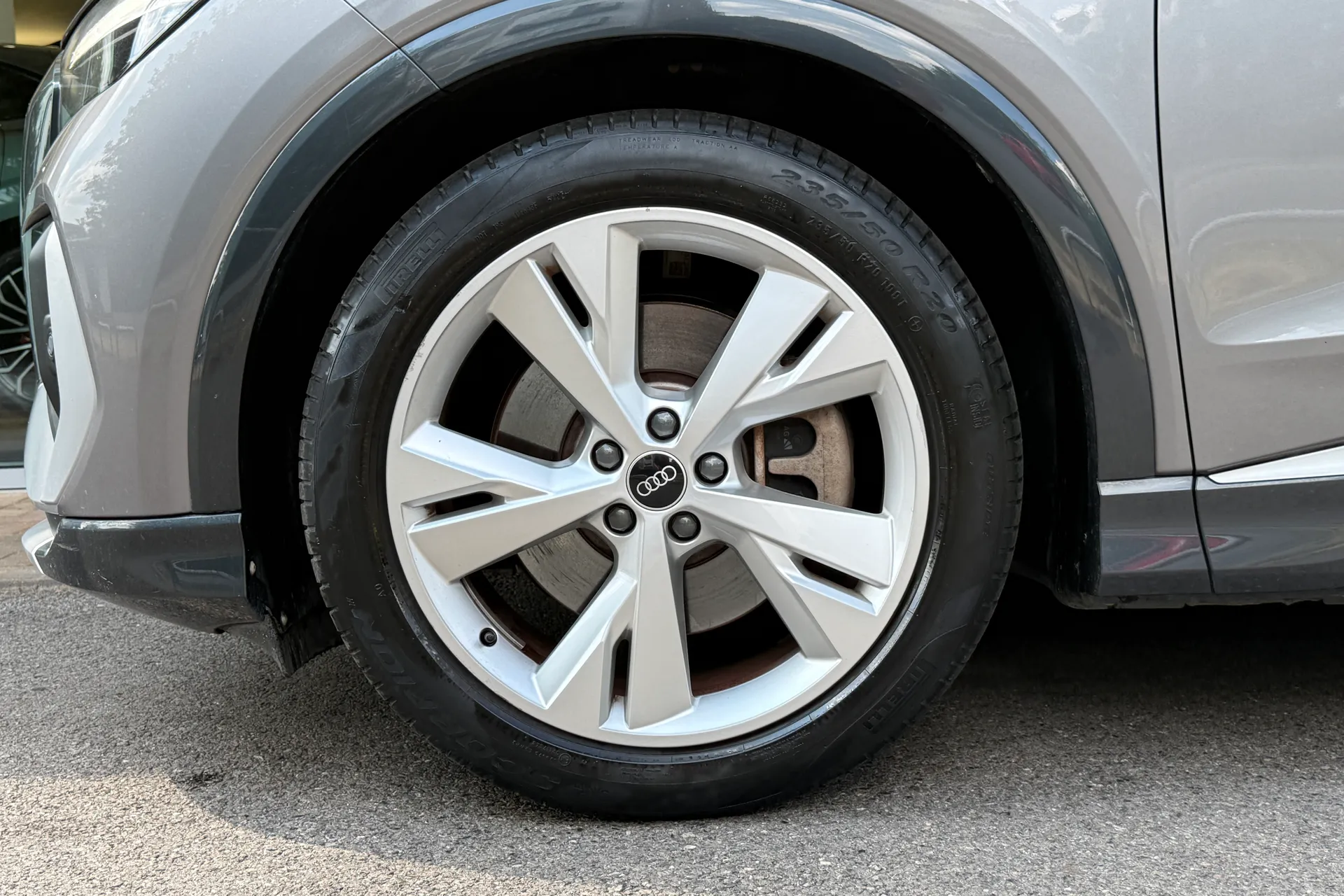 Audi Q4 thumbnail image number 5