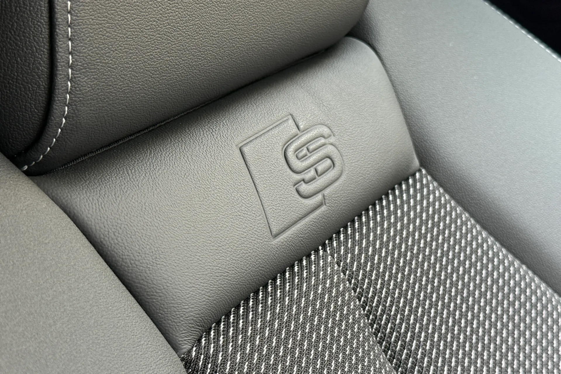 Audi Q4 thumbnail image number 26