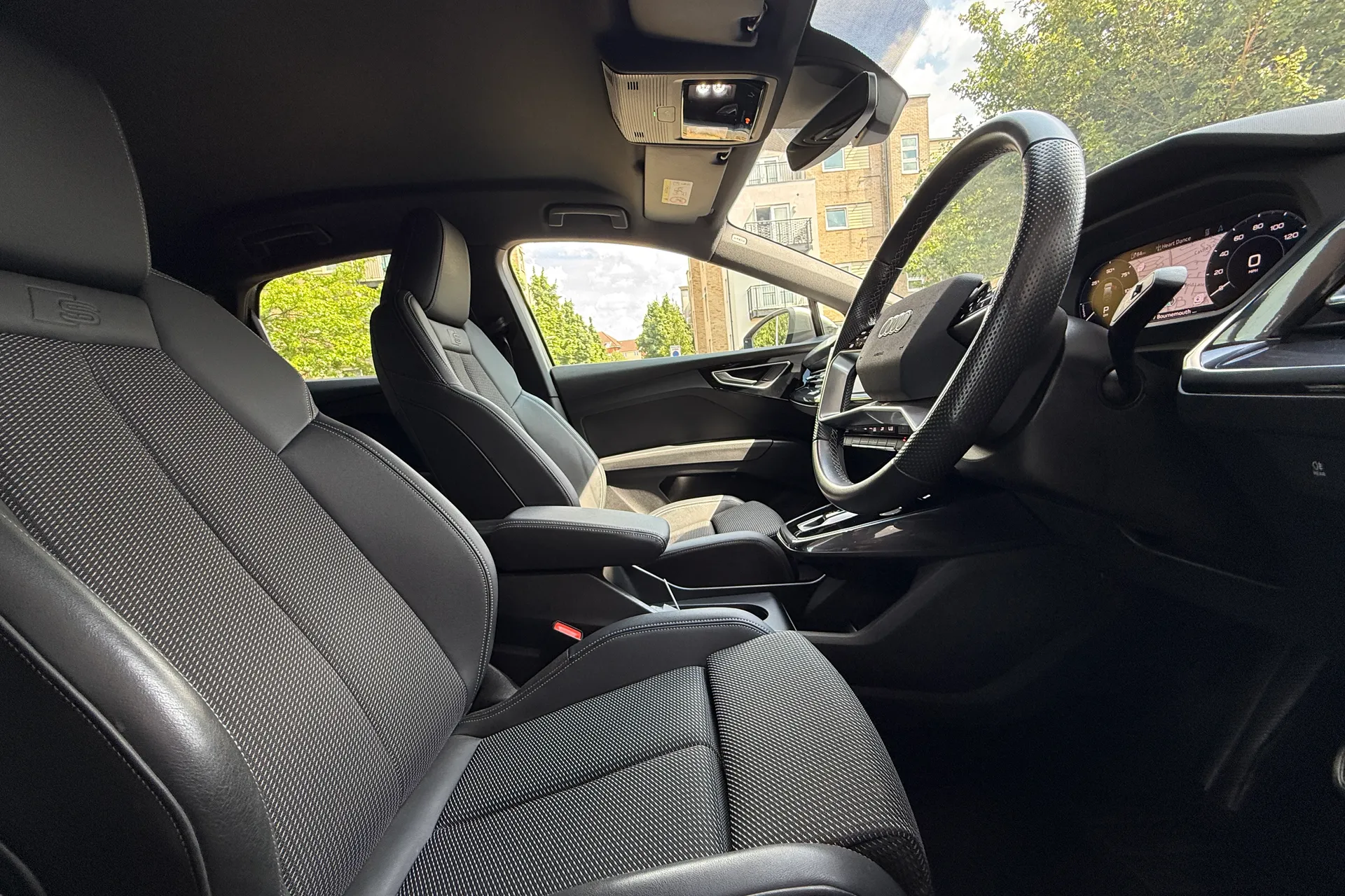 Audi Q4 thumbnail image number 30