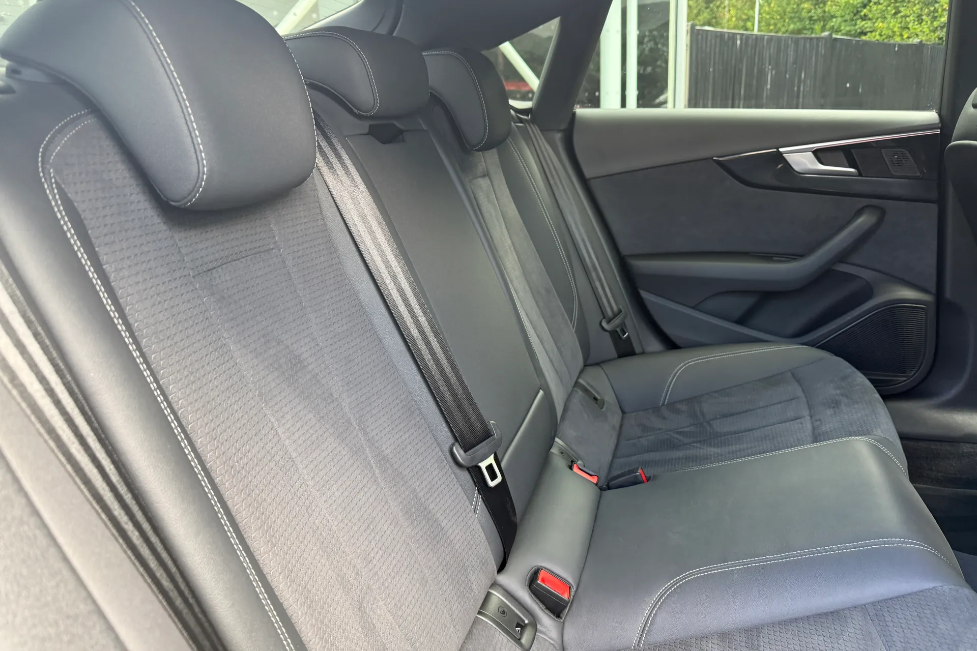 Audi A5 thumbnail image number 32