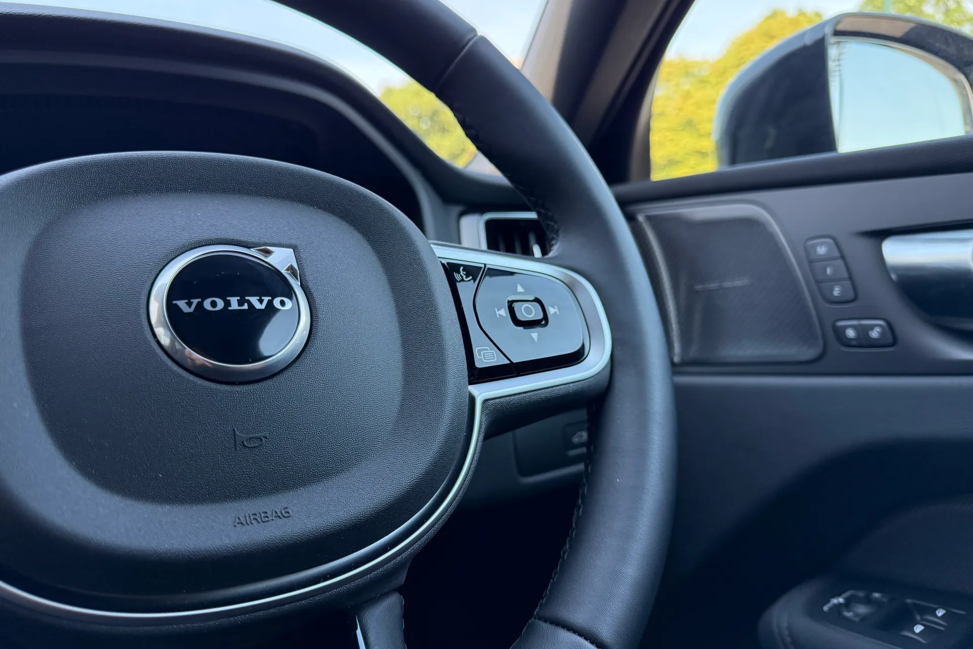 Volvo XC60 thumbnail image number 38