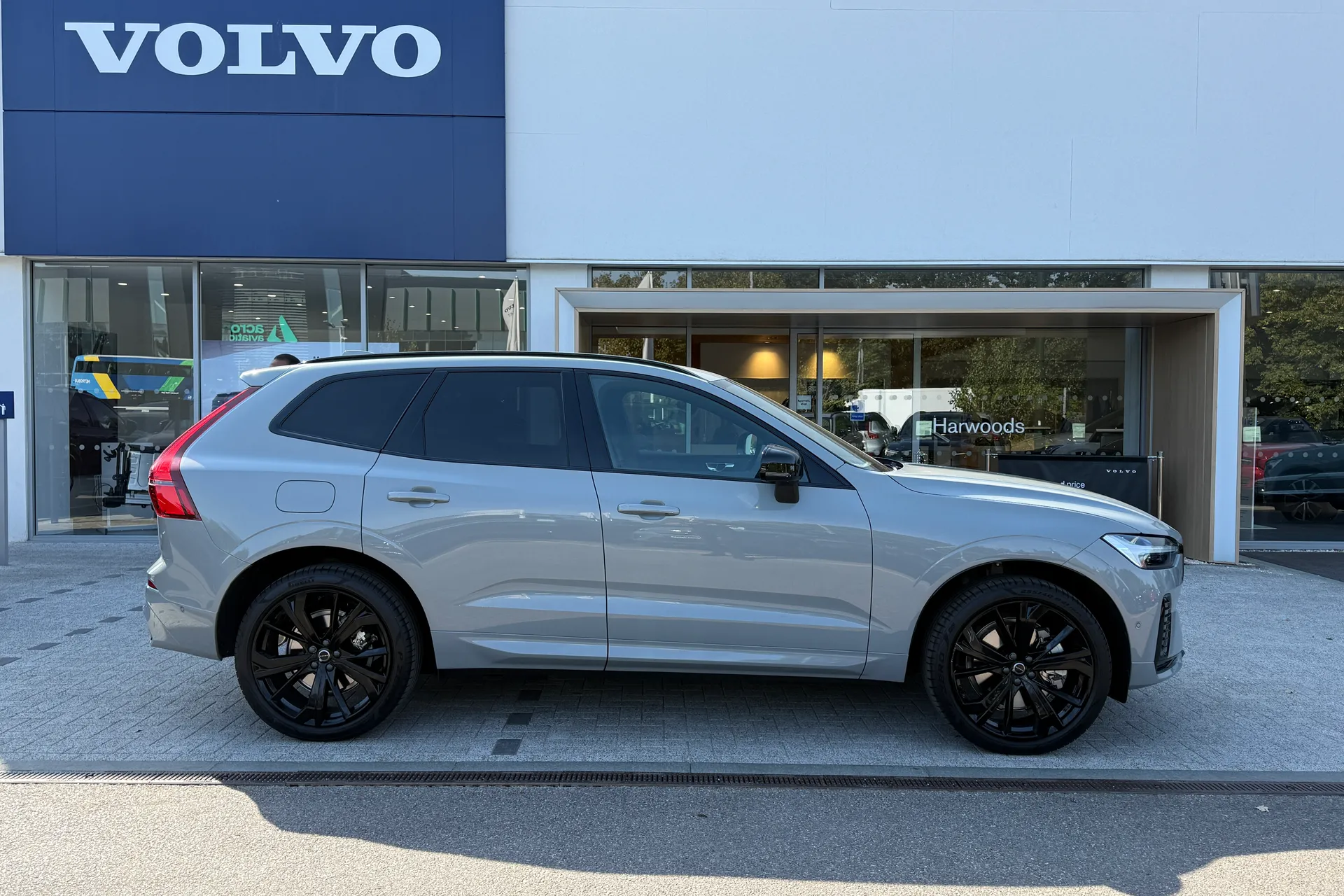 Volvo XC60 thumbnail image number 2