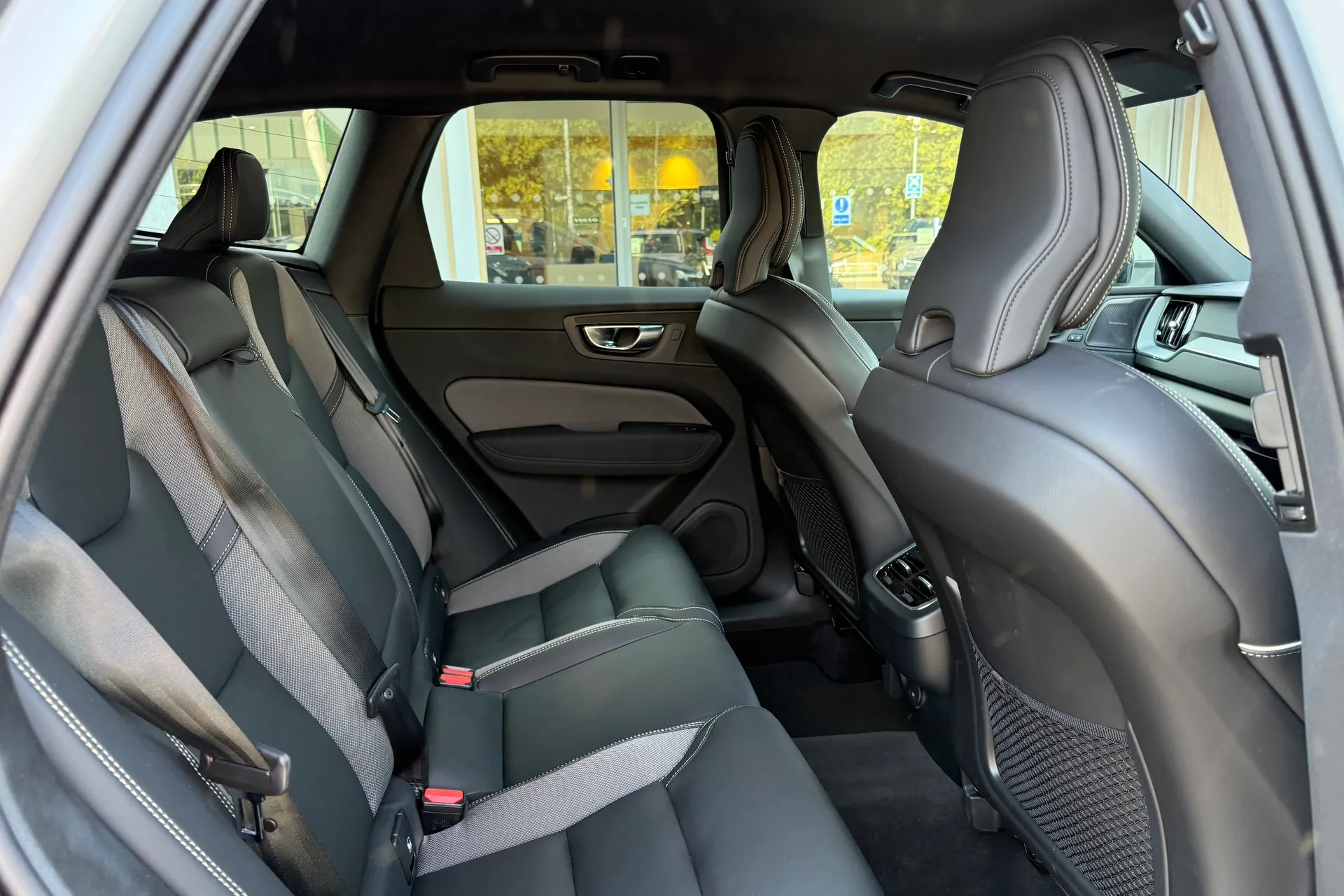 Volvo XC60 thumbnail image number 25