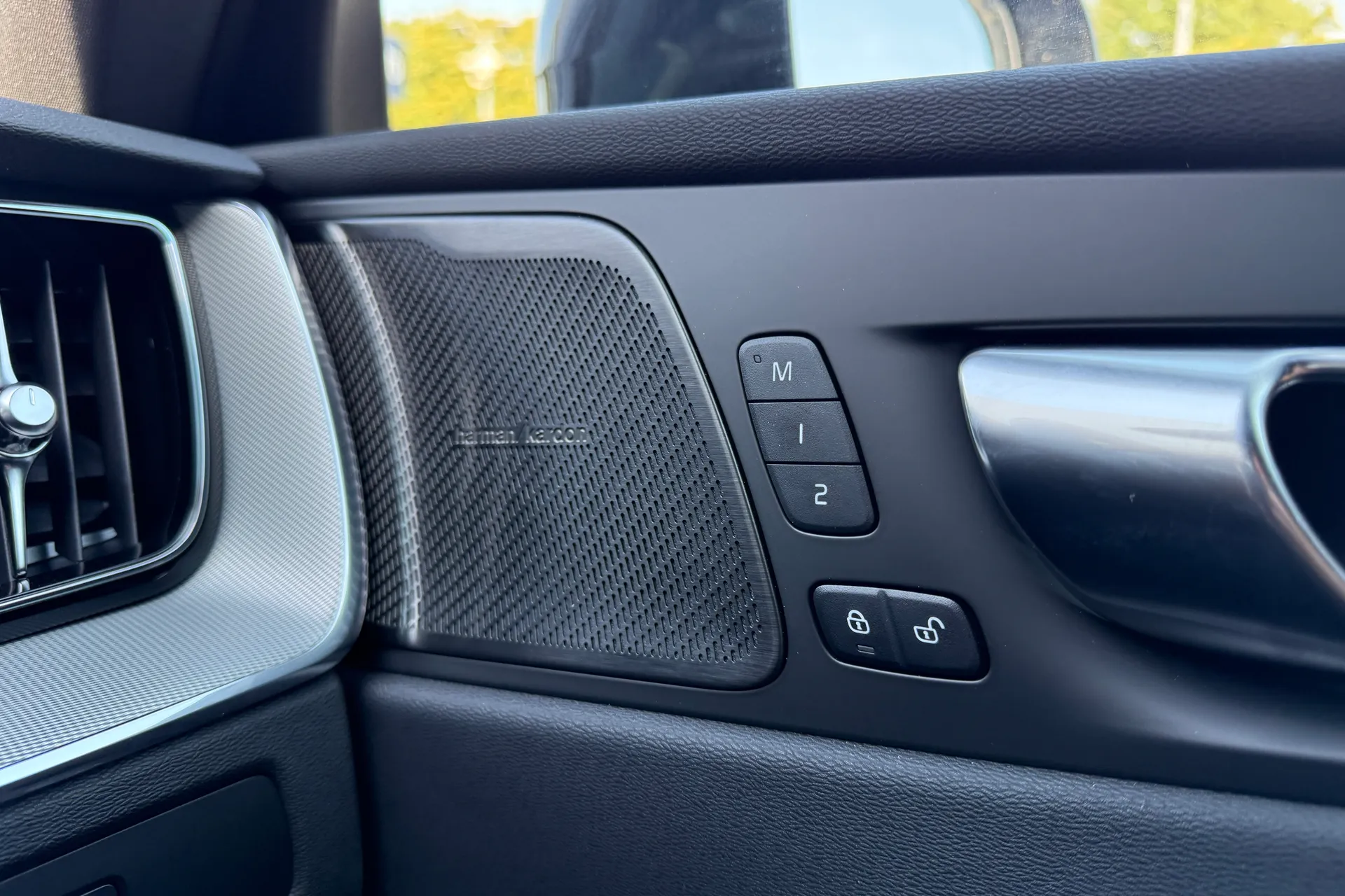 Volvo XC60 thumbnail image number 44