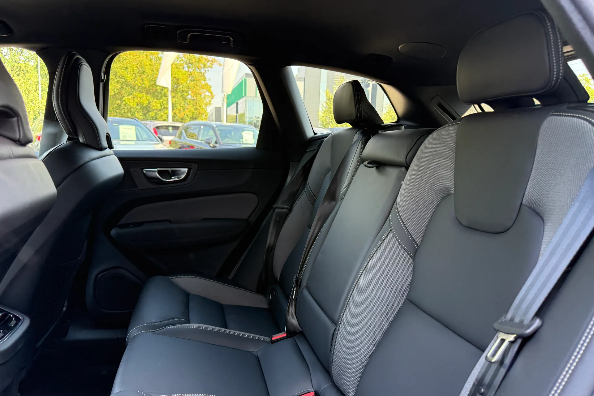 Volvo XC60 thumbnail image number 32