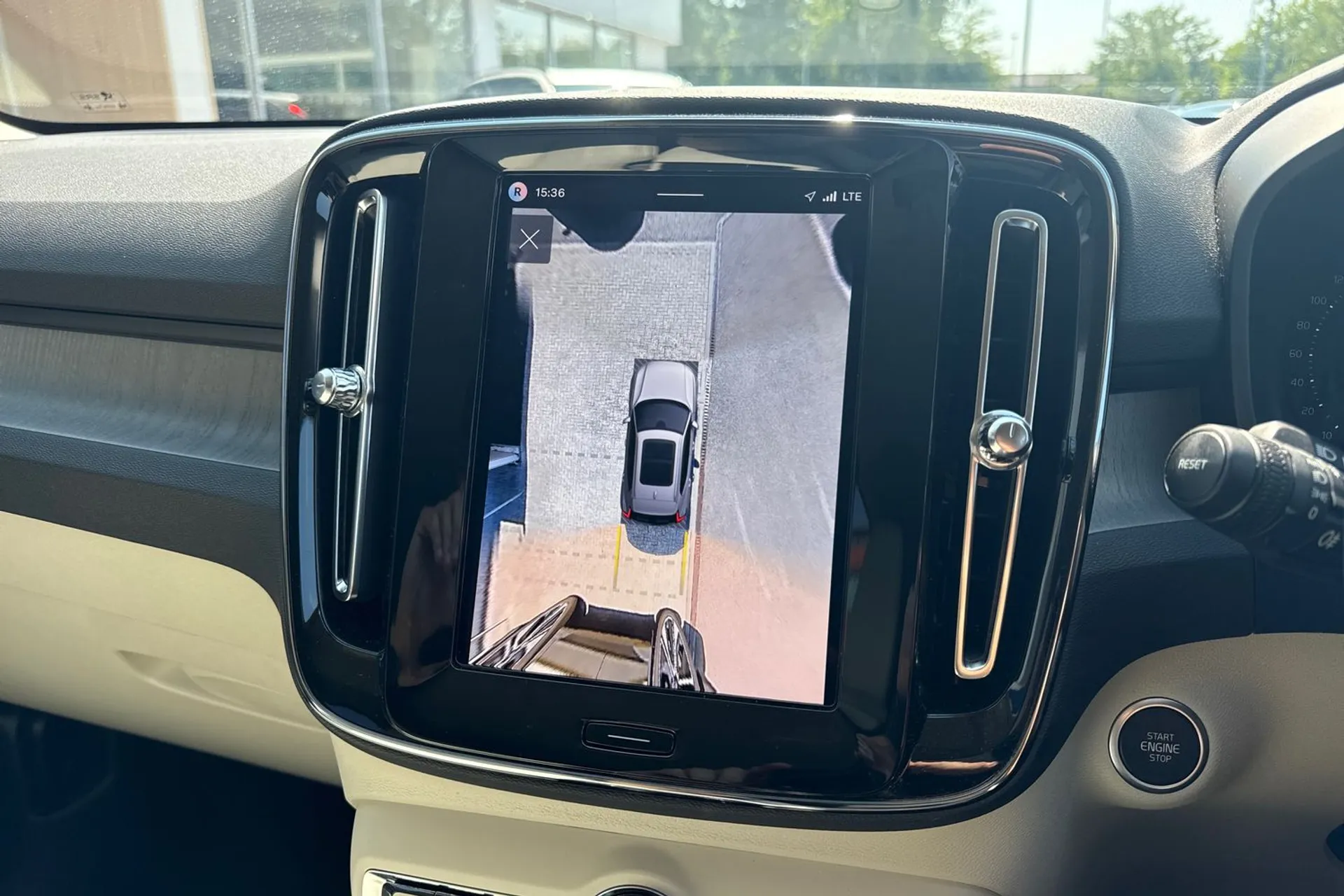 Volvo XC40 thumbnail image number 38