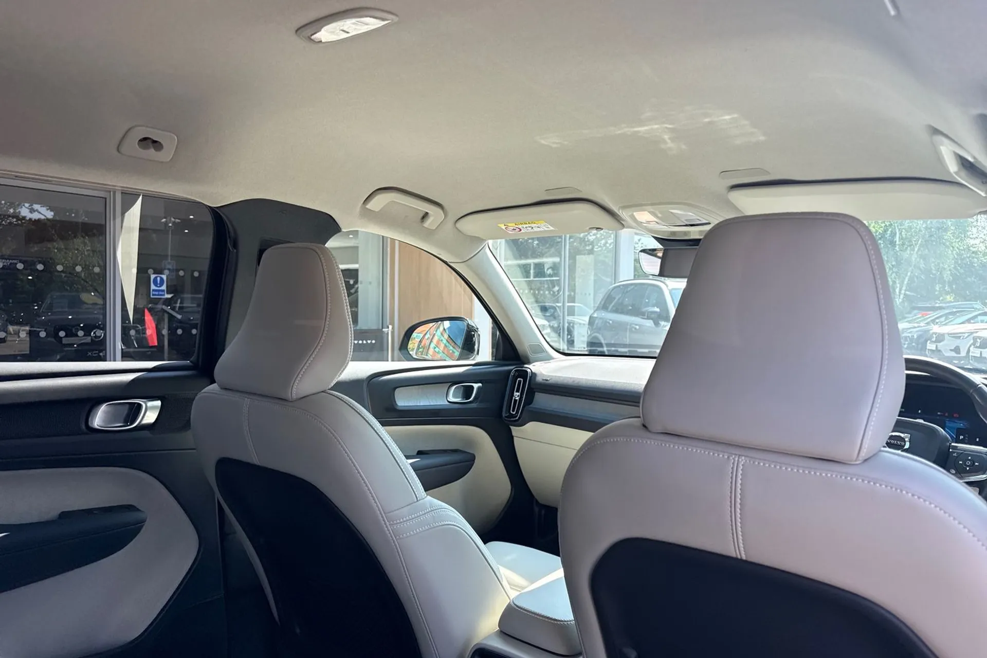 Volvo XC40 thumbnail image number 24