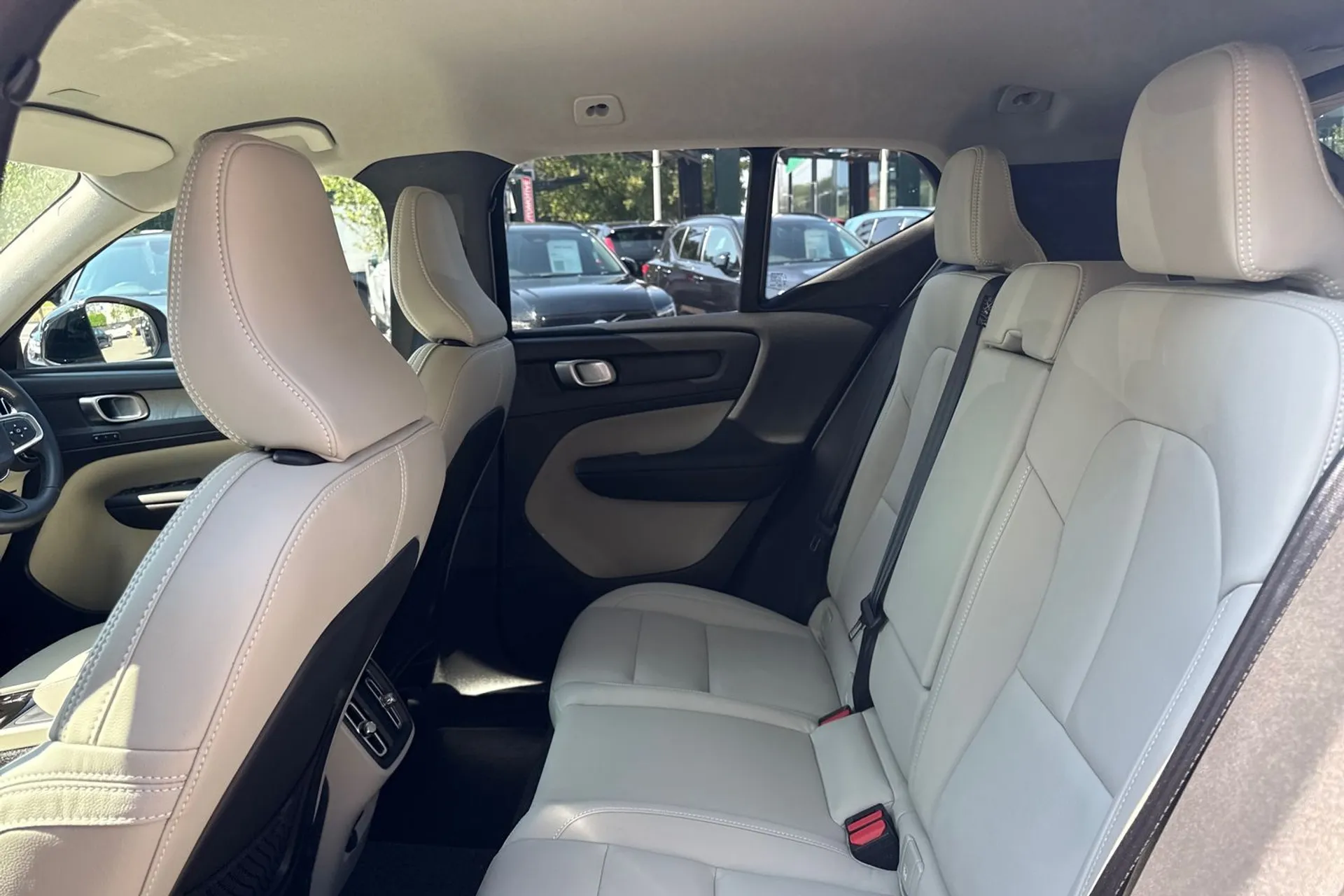Volvo XC40 thumbnail image number 30